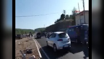 Kavşakta 2 otomobil çarpıştı: 1 ölü 3 yaralı