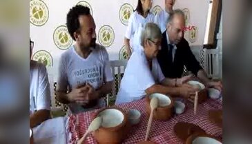 Canan Karatay Gömeç'te yoğurt mayaladı