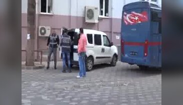 Teşhirciliğe gözaltı