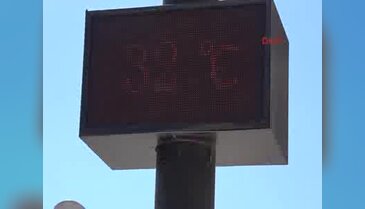 Marmaris'te güzel hava plaj ve sokakları renklendirdi