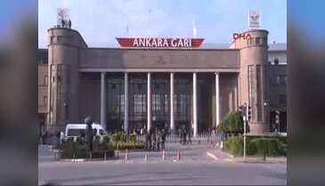 Ankara Valisi Topaca ve beraberindeki heyet, Tren Garı önündeki anmaya katıldı