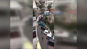 Motosikletle çarpışan otomobilin sürücüsü canını zor kurtardı