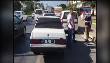Turistin kredi kartını çalan şüpheli para çekmeye çalışırken yakalandı