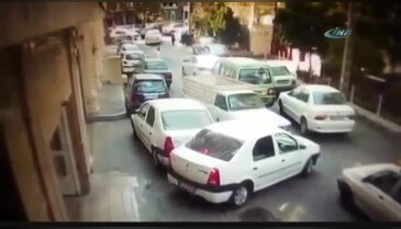 Kamyonet sürücüsü, trafikte adeta 'terör estirdi'