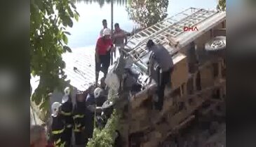Birecik'te TIR ile kamyonet çarpıştı: 3 yaralı