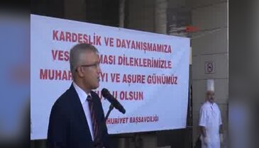 Başsavcı aşure dağıttı