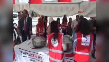 Kızılay Sivas'ta bin kişilik aşure dağıttı