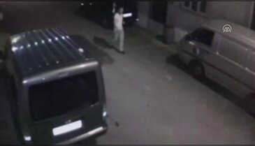 Bursa'da aracın 30 saniyede çalınması güvenlik kamerasında