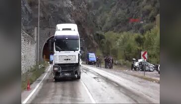 Karabük'te TIR ile çarpışan otomobilin sürücüsü öldü eşi ve oğlu yaralandı