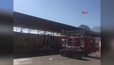 Kemer Karayolu üzerindeki balıkçı barınağı girişinde patlama meydana geldi