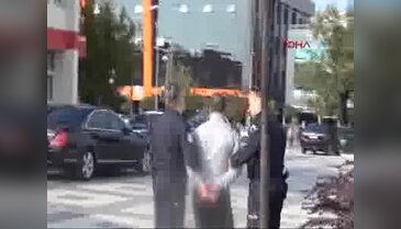 Valilik önünde jiletli eylem