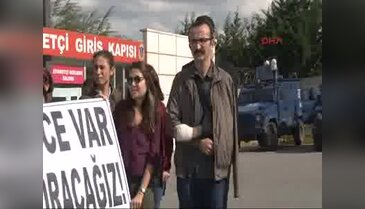 Avukatlardan cezaevi önünde oturma eylemi