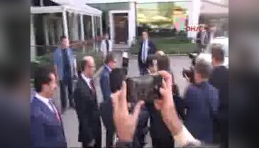 Bakan Müezzinoğlu, İzmit'te fabrikada işçilerle öğle yemeği yedi