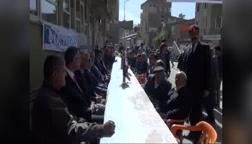 Hakkari'de VEDAŞ ve VEBSAŞ bin kişiye aşure dağıttı
