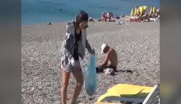 Öğrenciler plajı temizledi