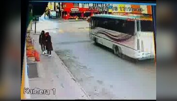 Sivas'ta minibüs ile halk otobüsü çarpıştı: 9 yaralı