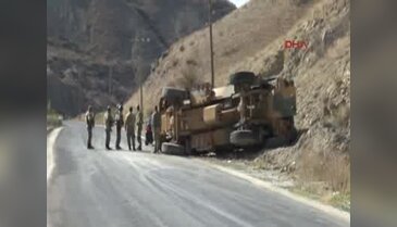 Erzincan'da askeri araç devrildi: 3 yaralı