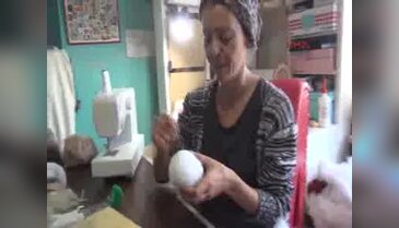 Mühendis anne çocuklarına yaptığı oyuncak bebeklerle ünlendi