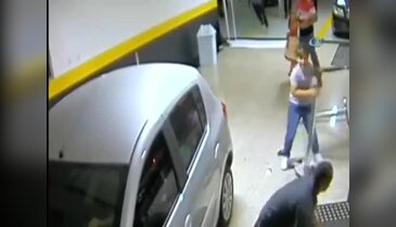 Otomobil yayaların arasına daldı: 2 ölü, 4 yaralı