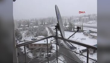 Doğuya kış geldi Kars kent merkezi 10 santim kar altında