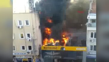 Bursa'da oto lastikçide korkutan yangın - 1
