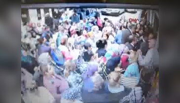 Mağaza açılışında izdiham