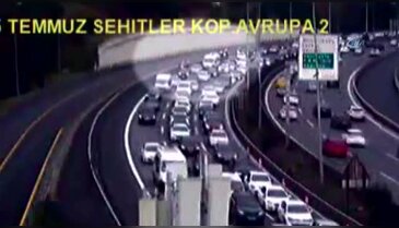 Motorize polislerine çarpma anı kamerada