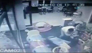 Vahşet dakikalarca sürdü! 2,5 yaşındaki çocuğu oyun alanına götürüp...