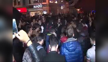 Beşiktaş taraftarı galibiyeti kutladı