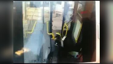 Kağthane'de kontrolden çıkan halk otobüsü çocuk parkına girdi