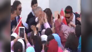 Afyonkarahisar'da kendisini bekleyen vatandaşa hitap etti - 1