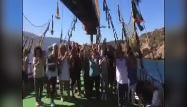 Bodrum'da güzel havayla plajlar doldu
