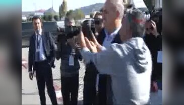 Numan Kurtulmuş, gazetecileri fotoğrafladı