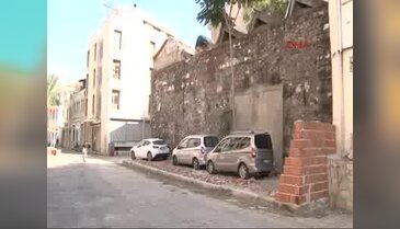 Tarihe örülen duvar yıkıldı