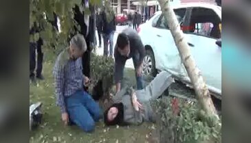 Bursa'da yaralı eşinin başından bir an olsun ayrılmadı