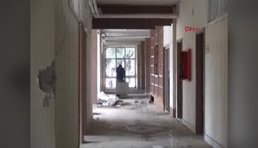 48 yıllık okulun yerine cami yaptırmadılar ancak yıkımına da engel olamadılar
