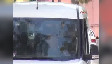 Annesinin sevgilisi olduğu iddiasıyla bir kişiyi öldürdü