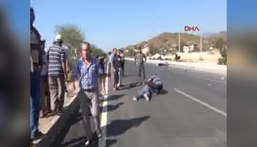 Kaza sonrası vatandaşlar karayolunu ulaşıma kapadı