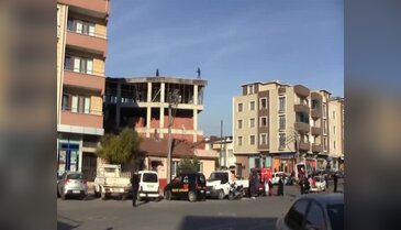 Bursa'da sevgilisi tarafından terk edilince çatıya çıktı