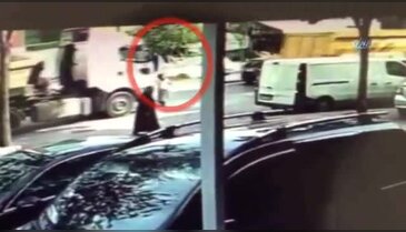 Yaşlı kadın hafriyat kamyonunun altında kaldı
