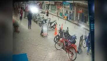 Yoldan geçen kişiye çarparak devrilen motosiklet sürücüsü yaralandı