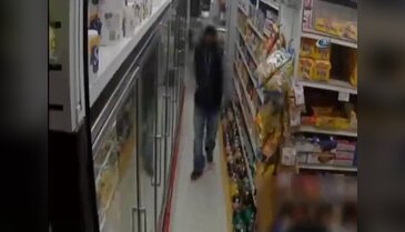 Markette silahlı soyguncu dehşeti