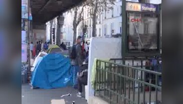 Paris'in merkezinde göçmen kampı