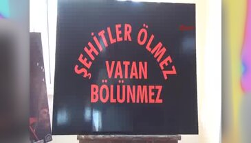 Mersin'de darbeyi fırça darbeleriyle anlattılar