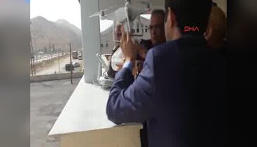 Nöbetteki köy korucularına 'drone' ile tatlı gönderildi