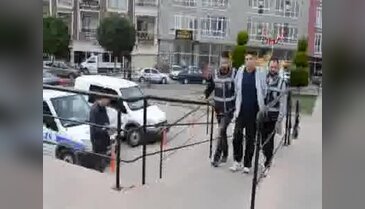 Edremit'te 1'i komiser 2 polis FETÖ'den tutuklandı