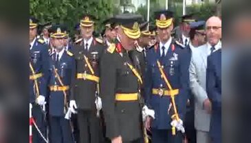 Yönetmelik değişince çelengi asker ve polis birlikte taşıdı