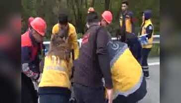 Bolu'da minibüs devrildi: 3 yaralı