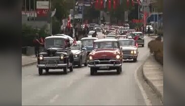 Klasik otomobillerden Cumhuriyet konvoyu