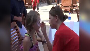 Turistler bedenleriyle "93'üncü Yıl" yazdı